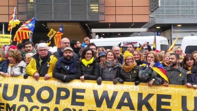 Cabecera de la manifestación independentista en Bruselas