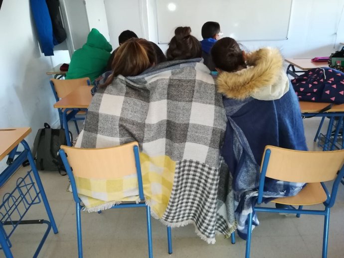 Así lucen las clases del IES Julio Verne, según IU