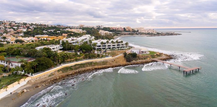 Punta doncella senda litoral estepona peatonal madera pasarela costa urbano bend