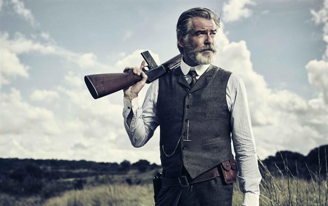 Pierce Brosnan es Eli McCullough en The Son