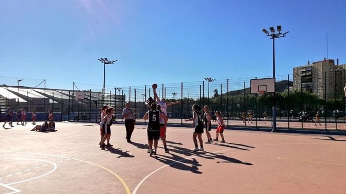 Baloncesto actividades extraescolares puerta oscura málaga colegios niños deport