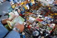 La inflación alcanza los cuatro dígitos en Venezuela y cerrará el año por encima del 2.000 por ciento