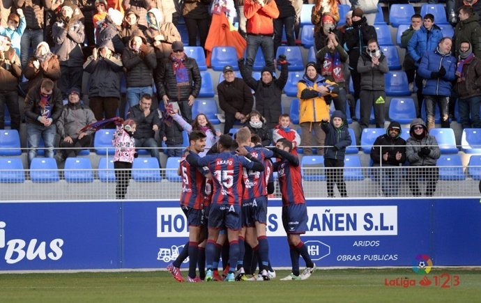 El Huesca sigue líder en Segunda División