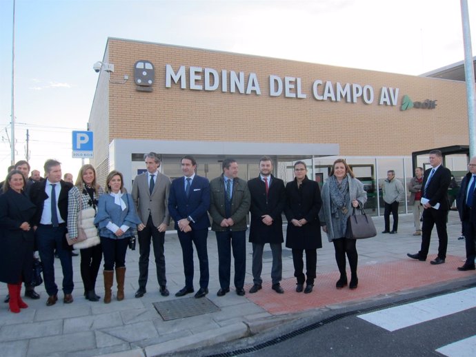 De la Serna, en la nueva Estación del AVE en Medina.                        