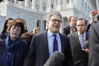 El senador demócrata Al Franken dimite por un escándalo de acoso sexual