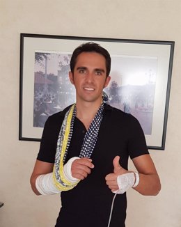 Alberto Contador, operado con éxito de la muñeca derecha