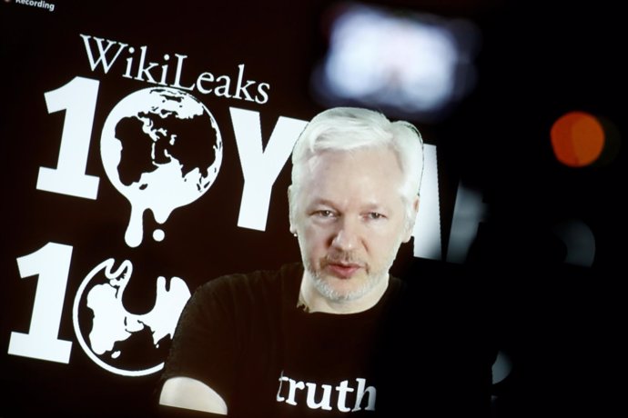 El fundador de Wikileaks, Julian Assange, habla en un acto en Berlín