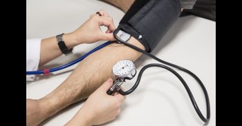 La presión arterial inicia su cuesta abajo 14 años antes de morir