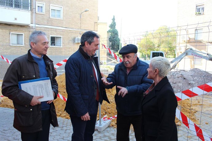Visita del alcalde de Sevilla a obras en el Distrito San Pablo-Santa Justa