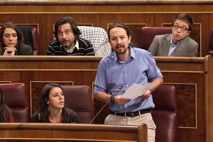 Pablo Iglesias y otros miembros de Unidos Podemos en el Congreso