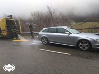 Muere un conductor tras caerle encima del coche una piedra cuando ascendía al puerto de San Isidro (Aller)