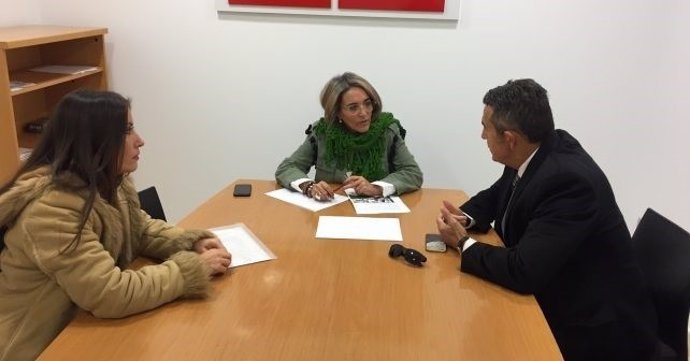 Reunión de PSOE con SOS Bebés Robados Huelva