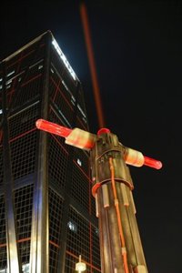 Una exposición trae a Madrid ocho espadas láser gigantes de la saga Star Wars que proyectarán un haz de luz de 30 metros