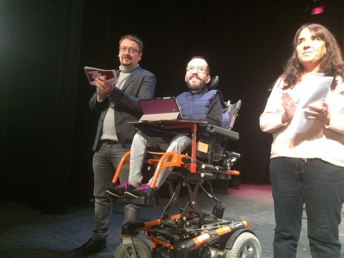 Xavier Domènech i Yolanda López (CatECP), i Pablo Echenique (Podem)