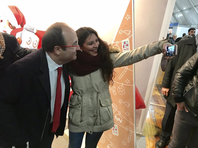 M.Iceta (PSC) visita la feria de la Purísima de Sant Boi 