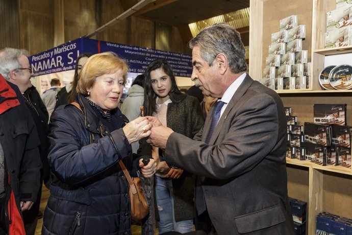 Miguel Ángel Revilla en la Feria del Producto de Cantabria