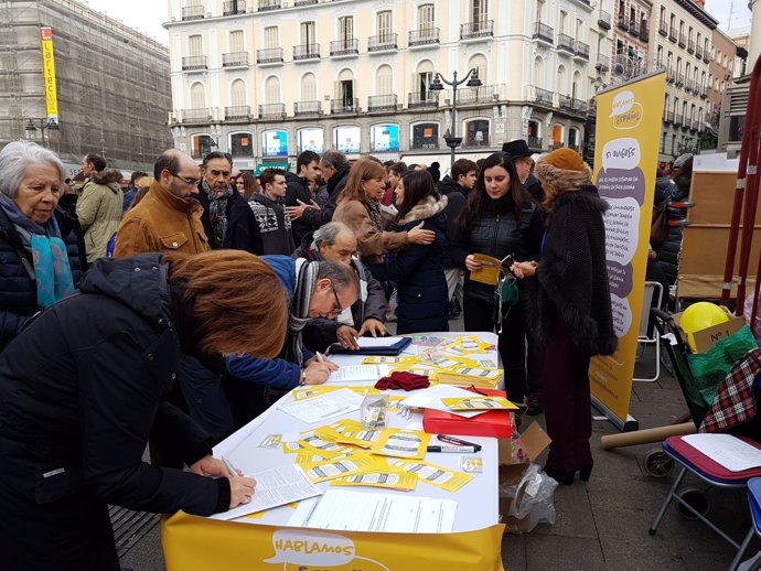 Hablamos Español recoge firmas para blindar el español en Puerta del Sol
