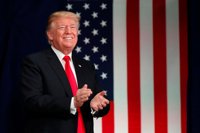 Trump insta a Alabama a votar a Moore durante su mitin en Florida