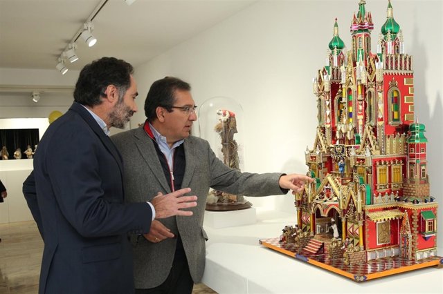 Antonio Pulido visita la exposición Belenes del Mundo
