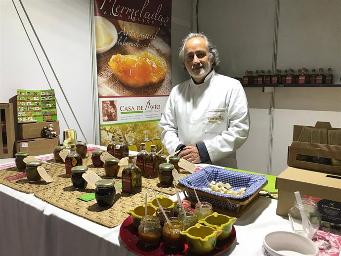 Las mermeladas y aceites aromatizados de Casa de Avío 'Doña Paca' en la feria.
