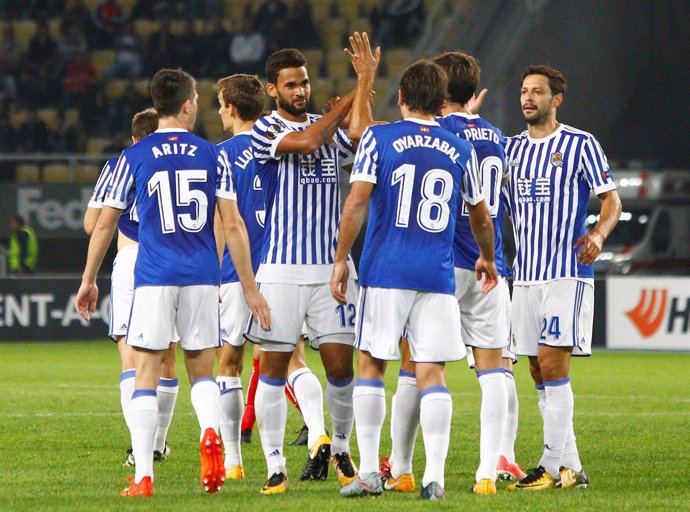 La Real Sociedad celebra la goleada al Varda con Willian José como protagonista