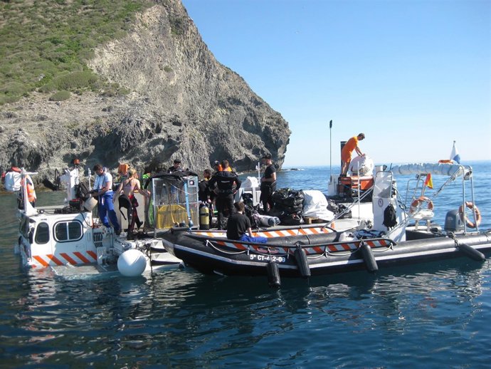 La instalación de 25 fondeos ecológicos en Isla Grosa