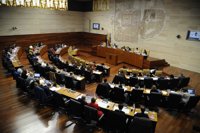 Los PGEx continúan su tramitación tras superar la enmienda a la totalidad del PP