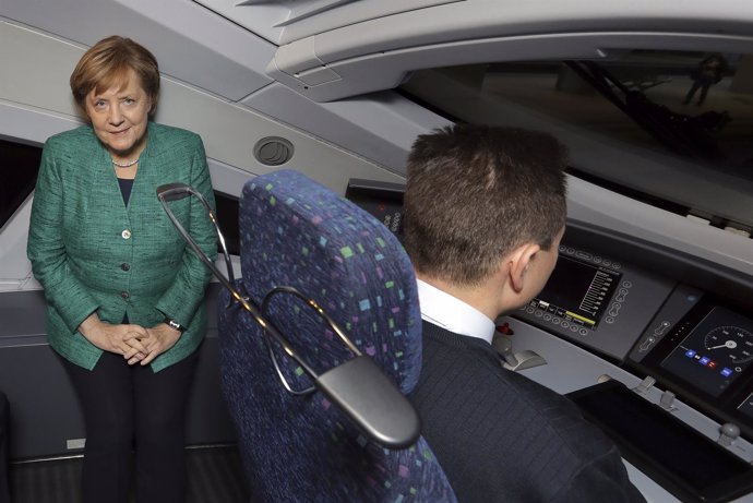 Angela Merkel en el tren que inaugura la nueva línea entre Múnich y Berlín