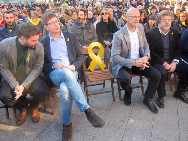 G.Rufián, Carles Mundó, silla de O.Junqueras, Raül Romeva, Toni Castellà (ERC)