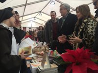 La presidenta de las Cortes y el alcalde de Ávila visitan 'Dulce Tentación' en su segunda jornada