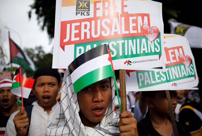 Manifestantes en Yakarta contra la decisión de Trump sobre Jerusalén