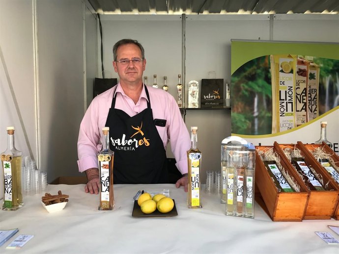 Licores Naturales SL conquista al público en la Feria 'Sabores Almería'.