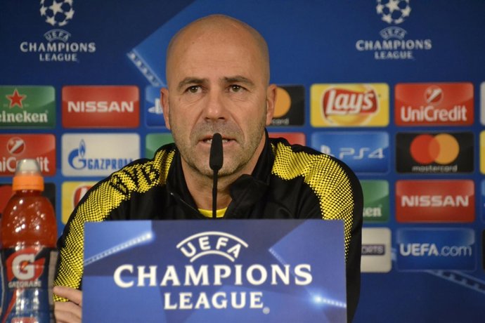 Peter Bosz, entrenador del Borussia Dortmund 