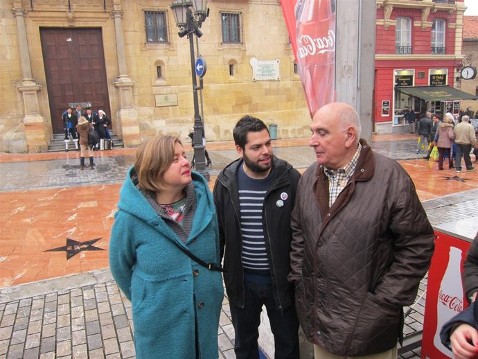 Los ediles Ana Taboada y Rubén Rosón junto a José Antonio Alonso (Balesquida) 