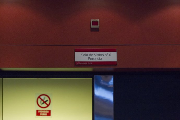 Audiencia Provincial de Madrid, sede penal, cartel de sala de vistas, juicio