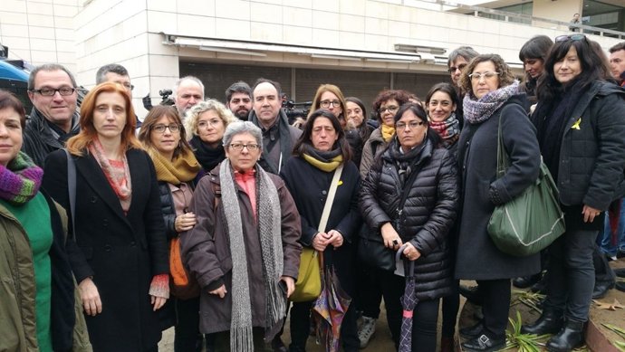 Directores de museos concentrados ante el Museu de Lleida en la operación Sijena