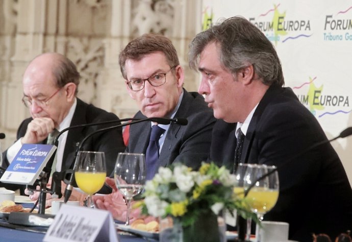 Alberto Núñez Feijóo y Pedro Puy, en un desayuno informativo