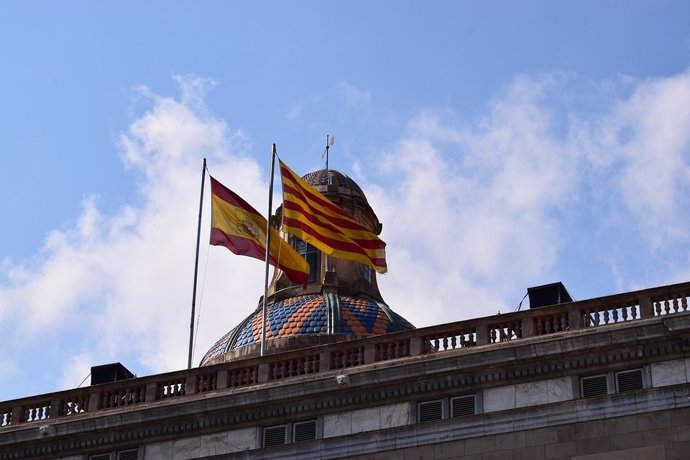 Bandera catalana y española