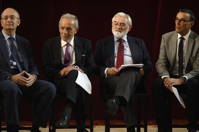 Darío Villanueva presenta La lengua navega a América