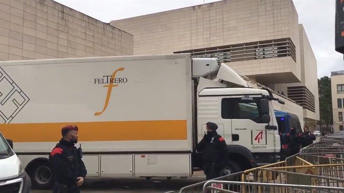 Los bienes salen del Museu de Lleida hacia Sijena