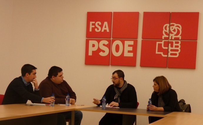 Reunión de Adrián Barbón con Víctor Rodríguez Caldevilla, Juventudes Socialistas
