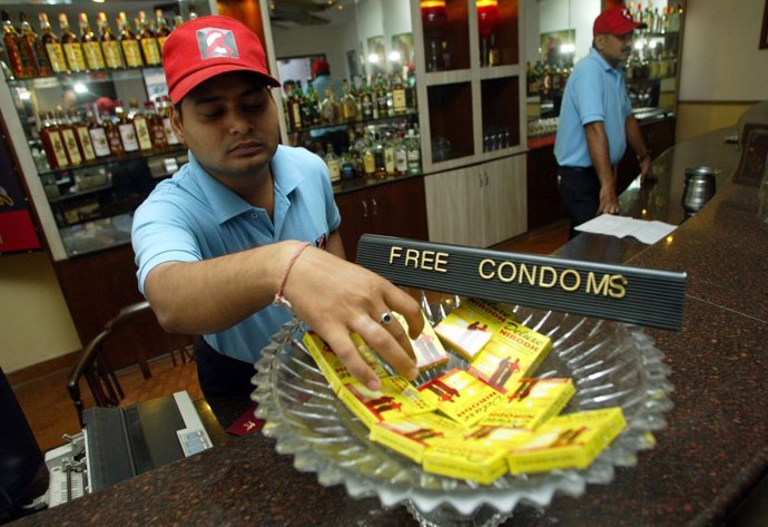 India restringue los anuncios de preservativos en televisión 