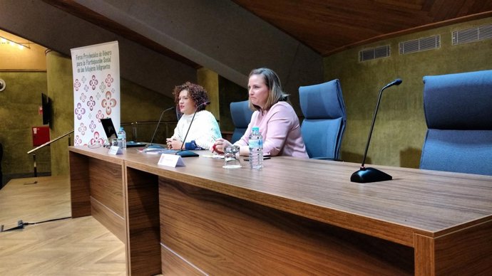 1 Nota Y 2 Fotos Junta (Foro Mujeres Migrantes)