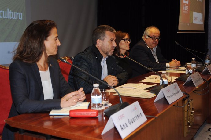 Sánchez (centro), en la inauguración del encuentro