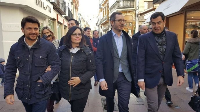 Javier Maroto, al costat de Juanma Moreno, Beltrán Pérez i Virginia Pérez