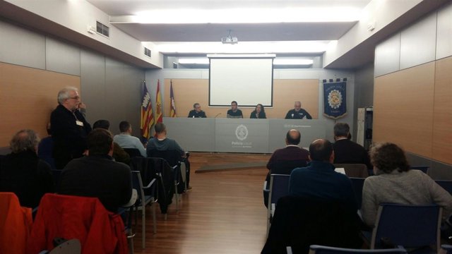 Reunión de Cort con el sector del taxi