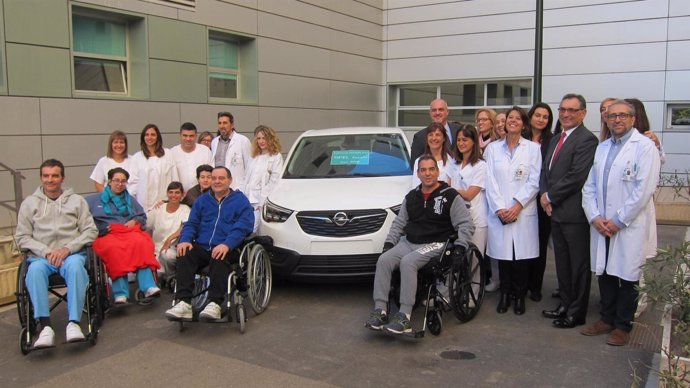 Opel dona un coche para la terapia de pacientes con movilidad reducida