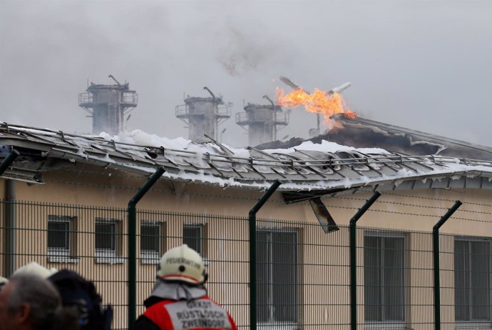 El incendio provocado por la explosión en la planta de gas de Baungmarten