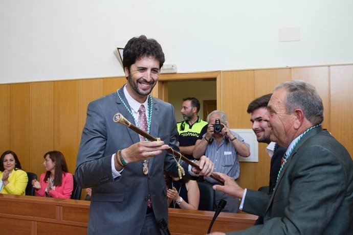 El alcalde de San José del Valle, del PSOE, el día de su investidura