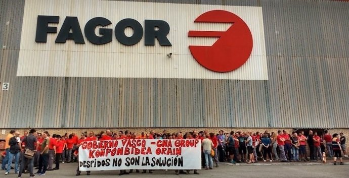 Concentración trabajadores Edesa Industrial en Garagartza
